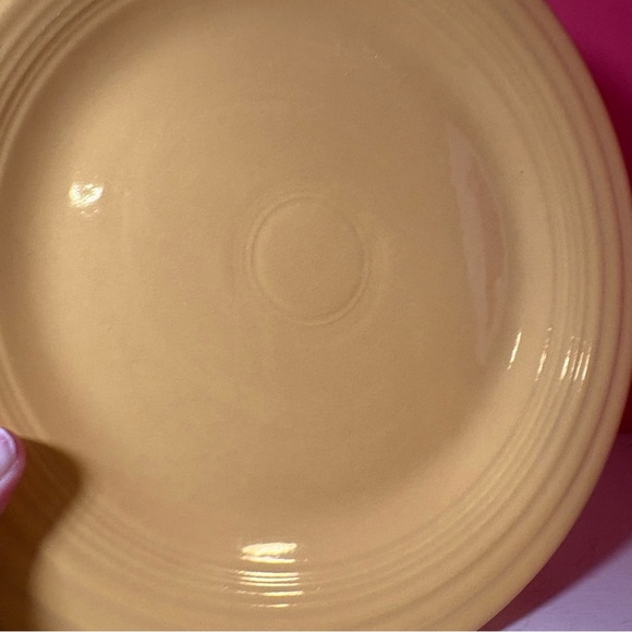 Vintage * Genuine Fiestaware Yellow Dinner Plate Collectible Homer Laughlin GUC - Picture 3 of 8
